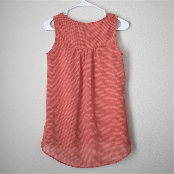 Peach sleeveless asymmetric top with lace - Picture 2 of 4